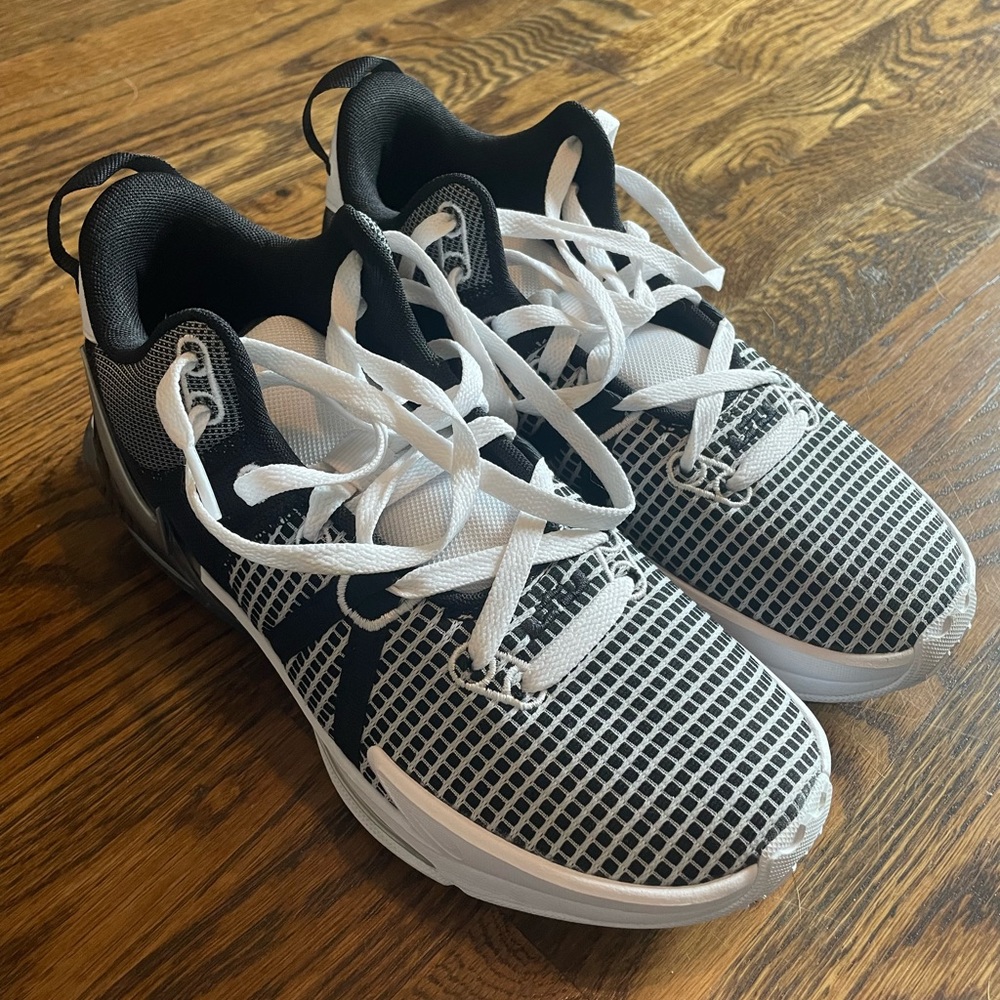 Nike WITNESS VII HO 22 Performance Basketball